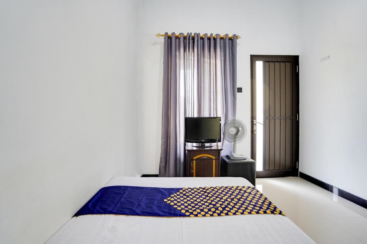 Spot On 91745 Rumah Kost Gresik Syariah Exterior photo