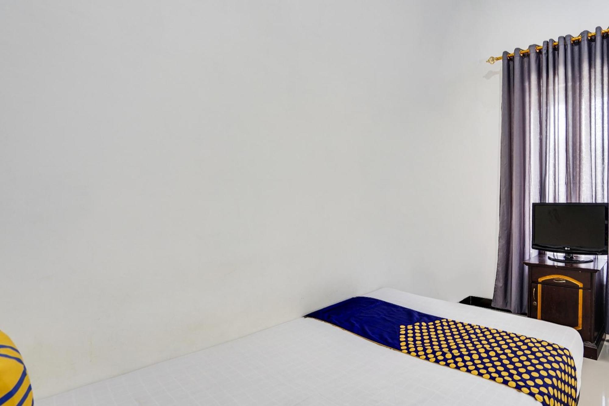 Spot On 91745 Rumah Kost Gresik Syariah Exterior photo